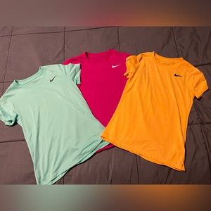BUNDLE OF 3 NIKE TSHIRTS SIZE XS